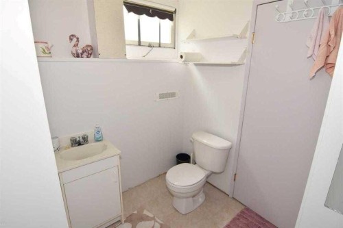 1356 Southdale Crescent Sw, Calgary, AB - Indoor Photo Showing Bathroom