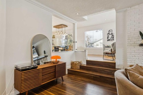 3731 45 Street Sw, Calgary, AB - Indoor Photo Showing Other Room