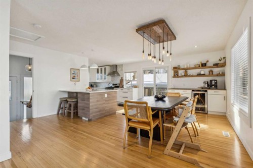 3731 45 Street Sw, Calgary, AB - Indoor Photo Showing Other Room