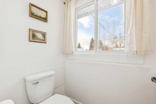 3731 45 Street Sw, Calgary, AB - Indoor Photo Showing Bathroom