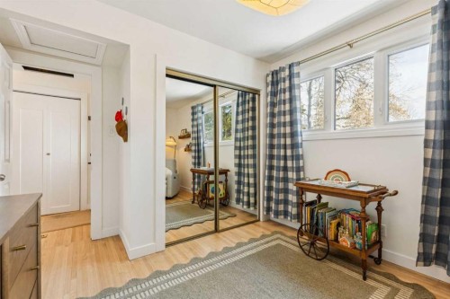 3731 45 Street Sw, Calgary, AB - Indoor Photo Showing Other Room