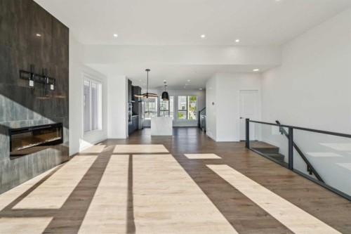 228 Sovereign Common Sw, Calgary, AB - Indoor Photo Showing Other Room