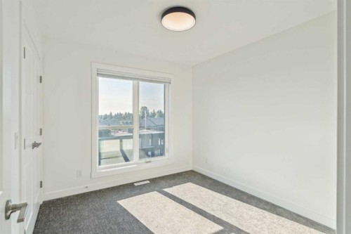 228 Sovereign Common Sw, Calgary, AB - Indoor Photo Showing Other Room