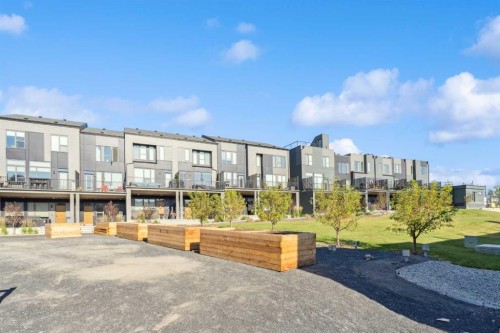 228 Sovereign Common Sw, Calgary, AB - Outdoor