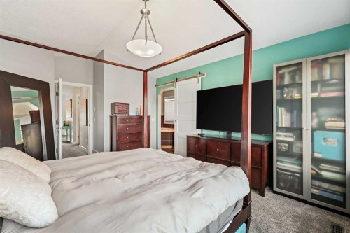 92 Cranwell Green Se, Calgary, AB - Indoor Photo Showing Bedroom