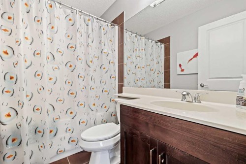 92 Cranwell Green Se, Calgary, AB - Indoor Photo Showing Bathroom
