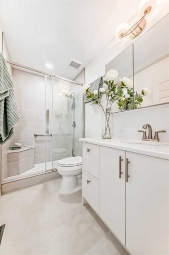 219 Point Mckay Terrace Nw, Calgary, AB - Indoor Photo Showing Bathroom