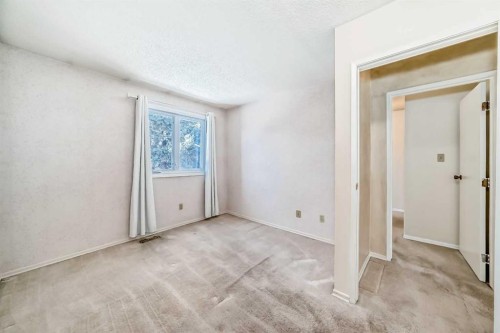 219 Point Mckay Terrace Nw, Calgary, AB - Indoor Photo Showing Other Room