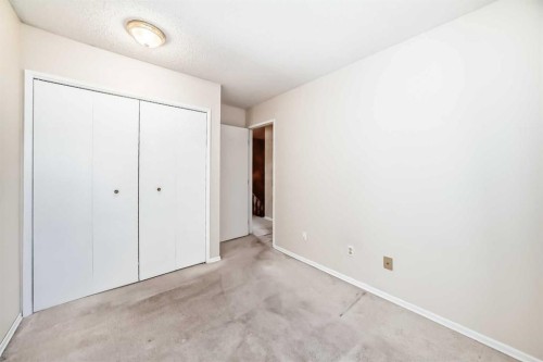 219 Point Mckay Terrace Nw, Calgary, AB - Indoor Photo Showing Bedroom
