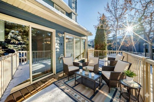 219 Point Mckay Terrace Nw, Calgary, AB - Indoor Photo Showing Garage