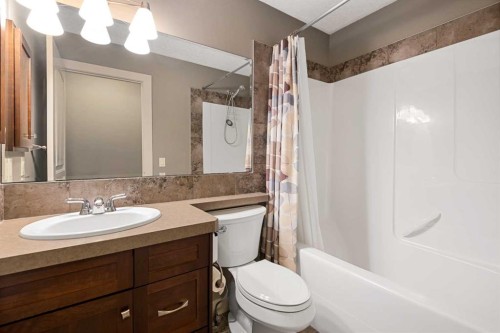 5628 Henwood Street Sw, Calgary, AB - Indoor Photo Showing Bathroom