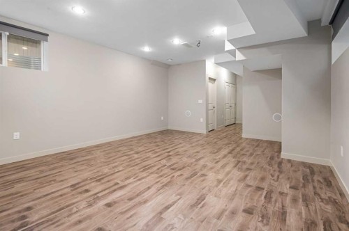 5628 Henwood Street Sw, Calgary, AB - Indoor