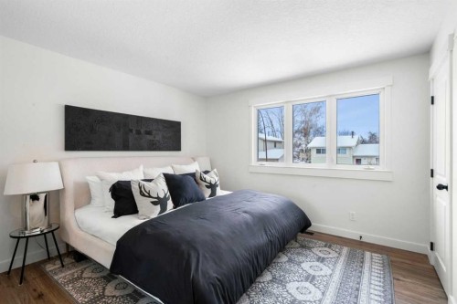 144 Deer Ridge Way Se, Calgary, AB - Indoor Photo Showing Bedroom