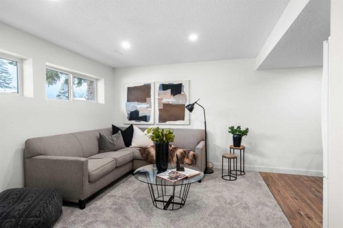 144 Deer Ridge Way Se, Calgary, AB - Indoor Photo Showing Living Room