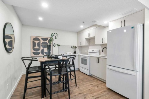 144 Deer Ridge Way Se, Calgary, AB - Indoor Photo Showing Kitchen