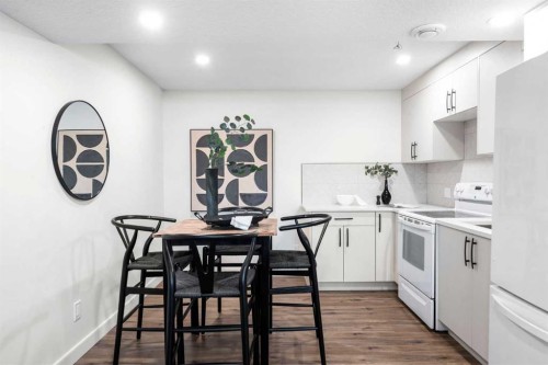 144 Deer Ridge Way Se, Calgary, AB - Indoor Photo Showing Kitchen