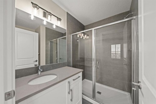 29 Sora Gate Se, Calgary, AB - Indoor Photo Showing Bathroom
