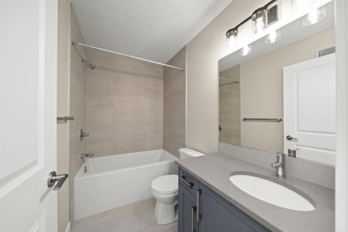 29 Sora Gate Se, Calgary, AB - Indoor Photo Showing Bathroom