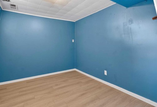 3283 Dover Ridge Drive Se, Calgary, AB - Indoor Photo Showing Other Room