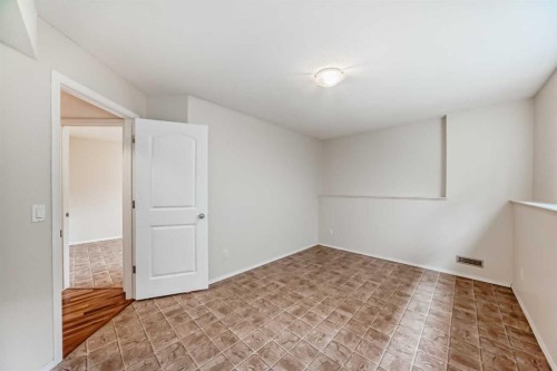 576 Stonegate Way Nw, Airdrie, AB - Indoor Photo Showing Other Room