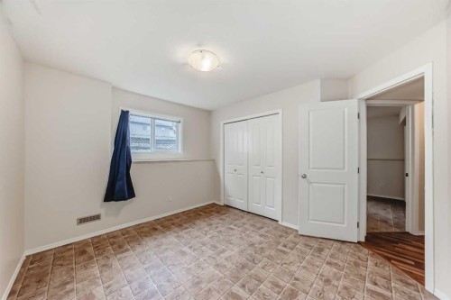 576 Stonegate Way Nw, Airdrie, AB - Indoor Photo Showing Other Room