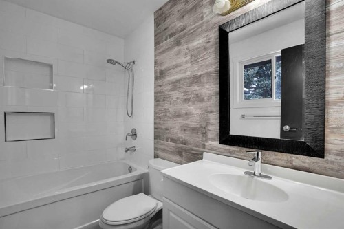 315 Templewood Place Ne, Calgary, AB - Indoor Photo Showing Bathroom