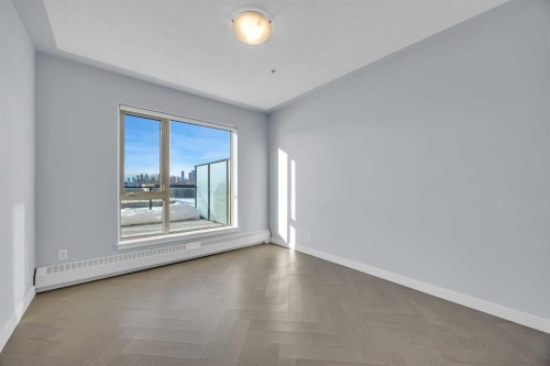 305-35 Inglewood Park Se, Calgary, AB - Indoor Photo Showing Other Room