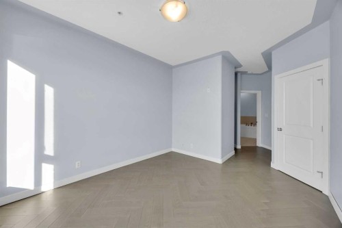 305-35 Inglewood Park Se, Calgary, AB - Indoor Photo Showing Other Room