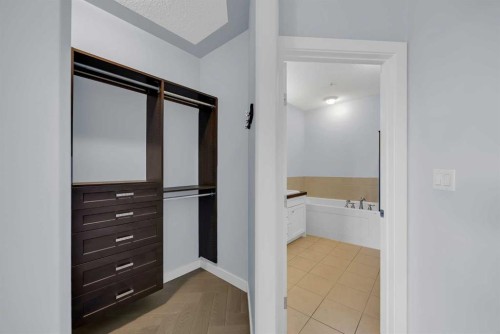 305-35 Inglewood Park Se, Calgary, AB - Indoor Photo Showing Other Room
