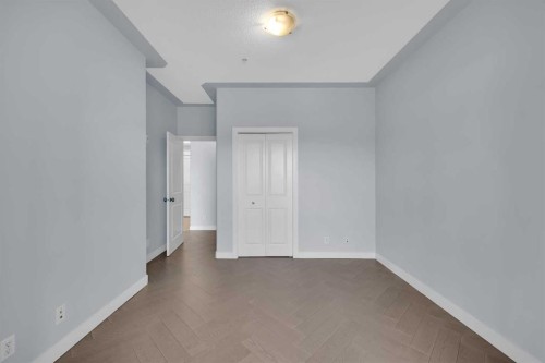 305-35 Inglewood Park Se, Calgary, AB - Indoor Photo Showing Other Room
