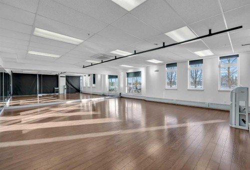 305-35 Inglewood Park Se, Calgary, AB - Indoor Photo Showing Other Room