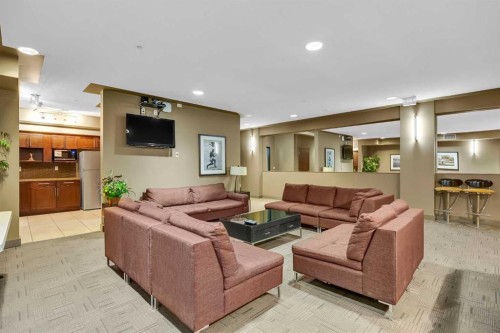 305-35 Inglewood Park Se, Calgary, AB - Indoor Photo Showing Living Room