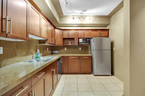 305-35 Inglewood Park Se, Calgary, AB - Indoor Photo Showing Kitchen With Double Sink