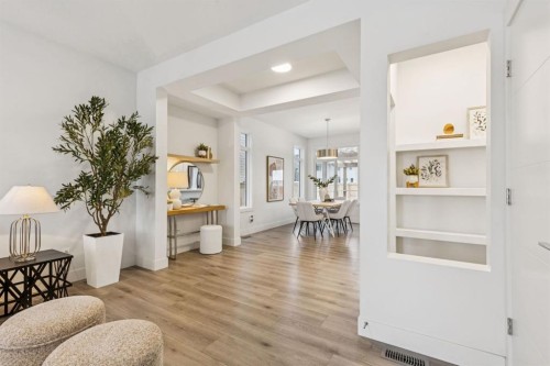 584 River Avenue, Cochrane, AB - Indoor Photo Showing Living Room