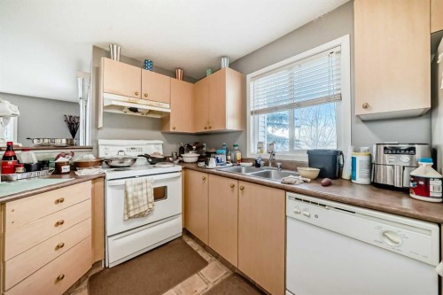 3211-4975 130 Avenue Se, Calgary, AB - Indoor Photo Showing Kitchen With Double Sink