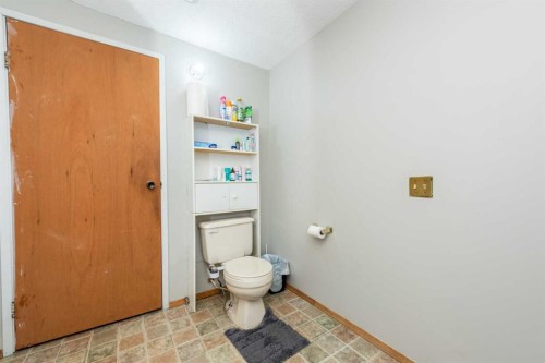 55 Falton Rise Ne, Calgary, AB - Indoor Photo Showing Bathroom