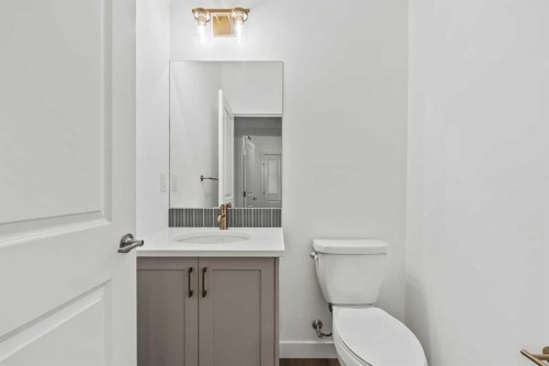 438 Lucas Way Nw, Calgary, AB - Indoor Photo Showing Bathroom