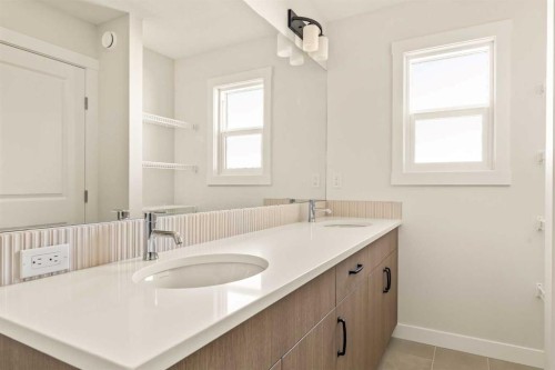 82 Royston Park Nw, Calgary, AB - Indoor Photo Showing Bathroom
