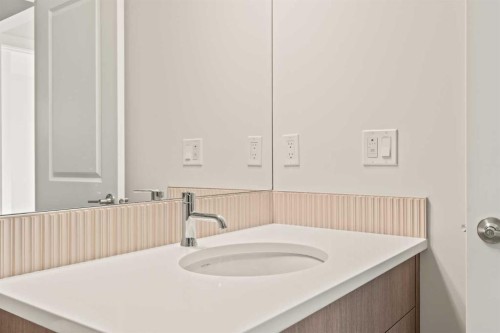 82 Royston Park Nw, Calgary, AB - Indoor Photo Showing Bathroom