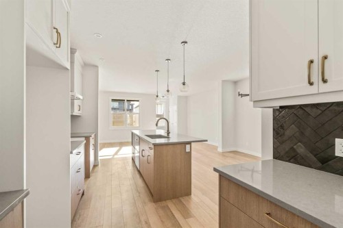 82 Royston Park Nw, Calgary, AB - Indoor Photo Showing Kitchen