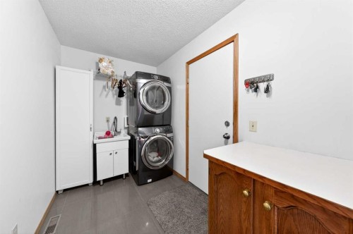 36 Edgevalley Place Nw, Calgary, AB - Indoor Photo Showing Laundry Room