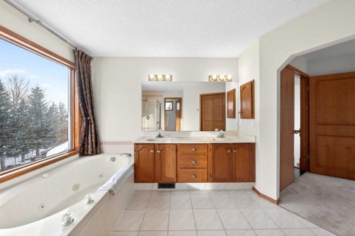 36 Edgevalley Place Nw, Calgary, AB - Indoor Photo Showing Bathroom