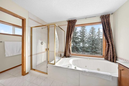 36 Edgevalley Place Nw, Calgary, AB - Indoor Photo Showing Bathroom