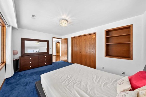 36 Edgevalley Place Nw, Calgary, AB - Indoor Photo Showing Bedroom