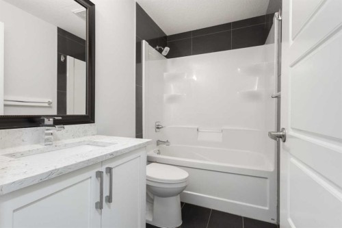 4031 79 Street Nw, Calgary, AB - Indoor Photo Showing Bathroom