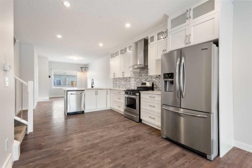4031 79 Street Nw, Calgary, AB - Indoor Photo Showing Kitchen With Stainless Steel Kitchen With Upgraded Kitchen