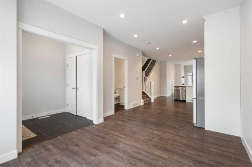 4031 79 Street Nw, Calgary, AB - Indoor Photo Showing Other Room