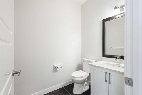 4031 79 Street Nw, Calgary, AB - Indoor Photo Showing Bathroom