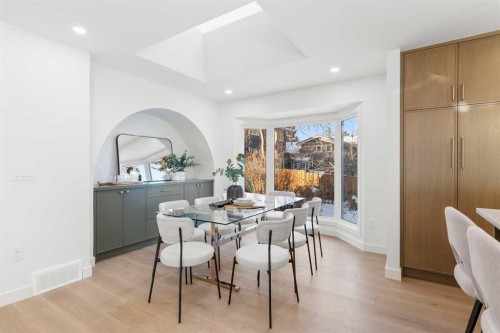 1012 70 Avenue Sw, Calgary, AB - Indoor Photo Showing Dining Room