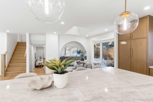 1012 70 Avenue Sw, Calgary, AB - Indoor